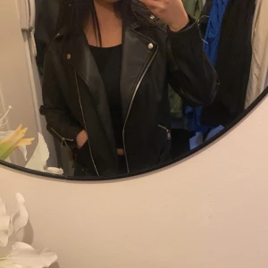 Skinnjacka - Skinnjacka som är sparsamt använd, köpare står för frakt 