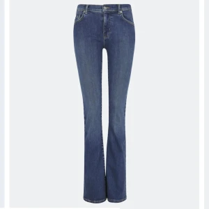 Low waist jeans - Bootcut, jätte fina på, sitter bra Verkligen skönt material