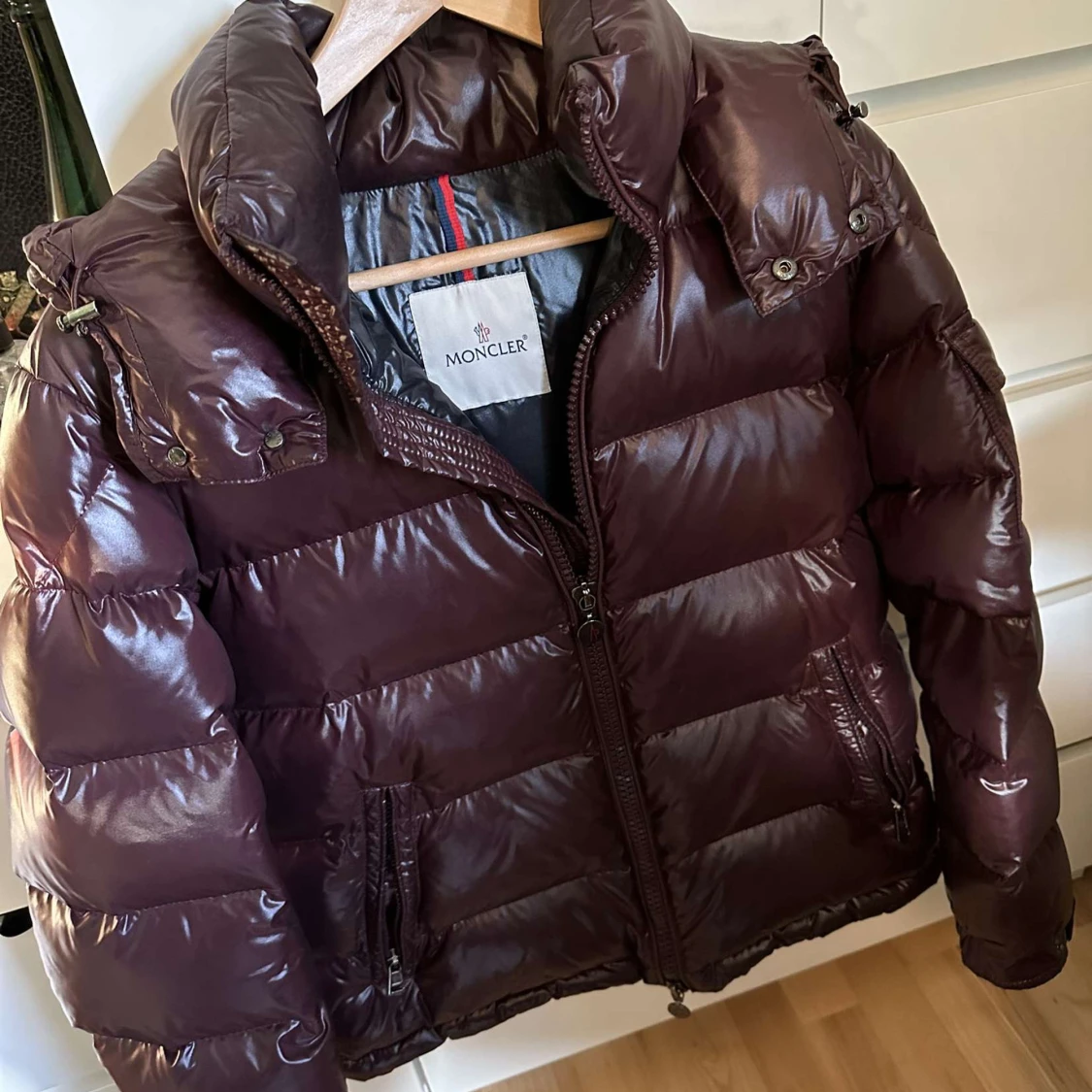 Moncler vinröd jacka