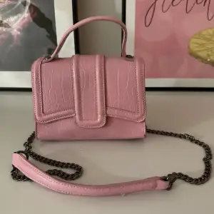 En rosa väska som använd ett få tal gånger🩰❤️‍🔥200kr exklusive frakt 