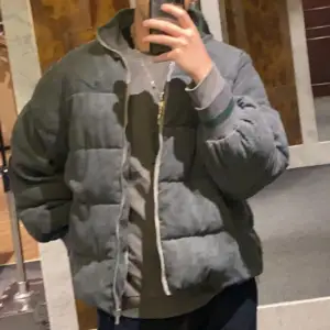 Vintage Nike Puffer, XL (oversized fit) är 187cm för referens, Bra Skick