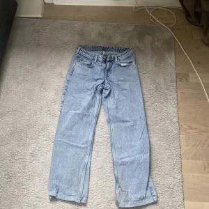 Weekday jeans  - 🌞 Pris kan diskuteras!!