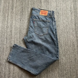 Levis 512 - Feta vintage Levis 512 i fint skick, skriv vid funderingar. MVH Simon 