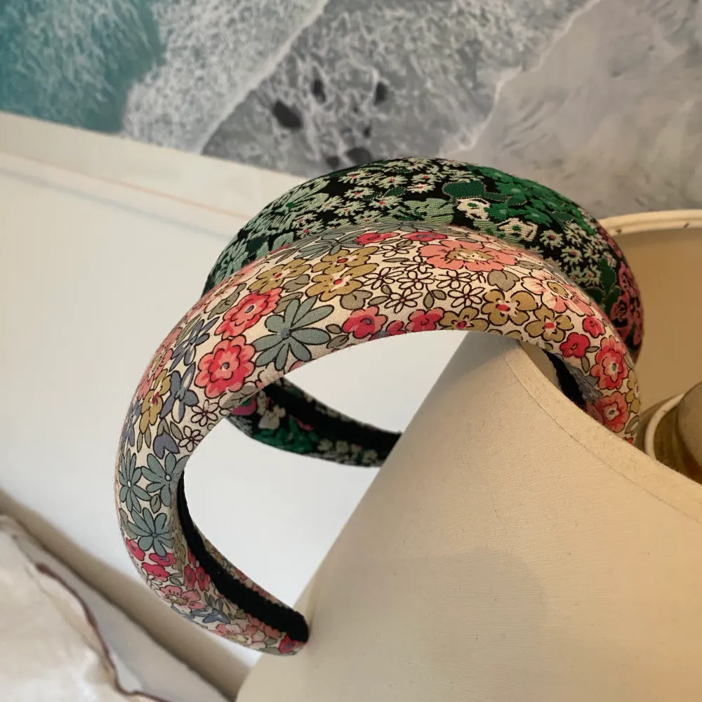 Säljer mina två hårband från Beck Söndergaard. 299kr/ st. Nyskick, knappt använda . Asusteet.