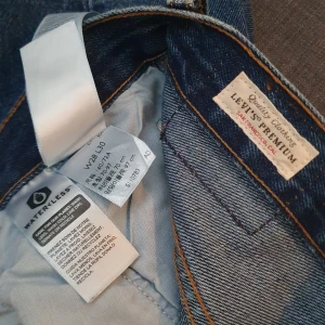 Levi's 501 - Knappt använda Levis 501, mellanblå stl 28/30