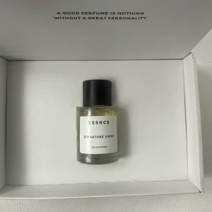 Signature vang parfym från essnce - Parfym från essnce som är inspirerad av parfymen bal d’afrique av byredo! 