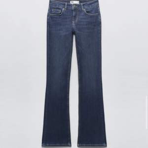 Säljer dessa jeans från zara då de är en aning för korta på mig tyvärr. Köptes för 399! Skriv för mer frågor ❤️