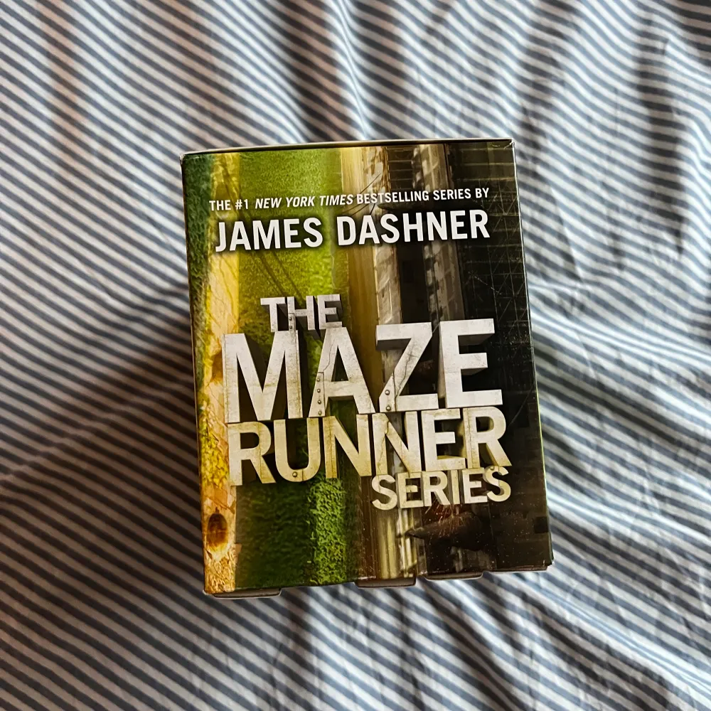 Säljer hela The Maze Runner serien! Frakten kommer att kosta mer än vad den står pga vikten. Övrigt.