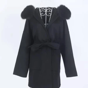 Kappa - Den trendiga pälskappan till salu. Använd endast en höst 1300kr då den är köpt för 2,5. Jätte bra skick och funkar galant. Skriv jätte gärna om du är intresserad då jag är sugen på att köpa en ny kappa till vintern men har inte plats. Passar samt alla!