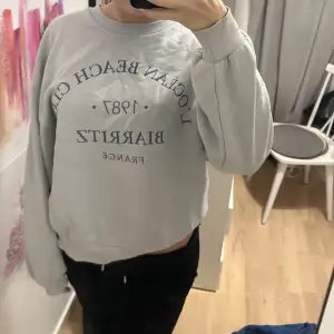 Super skön sweatshirt, jätte fin färg 