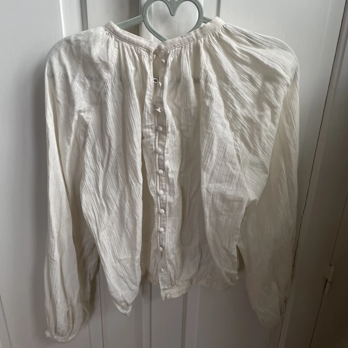 Söt blus med lång knapprad - 90