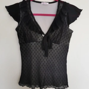 Svart topp - Supersnygg svart topp