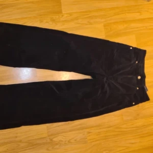 Byxor - Svarta manchesterbyxor 