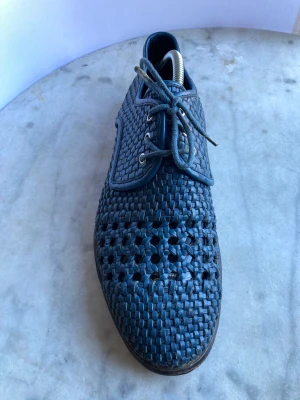 Tiger of Sweden Blue Leather Knitted Shoes - Använda ett fåtal gånger. Inköpta på Sample 