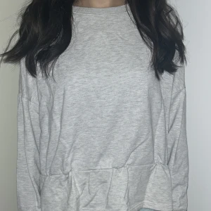 Tröja - En super skön tröja i storlek s. Aldrig använt inga skador eller så!