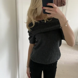 Stickad topp - Så sjukt snygg stickad off shoulder tröja från h&m🥰