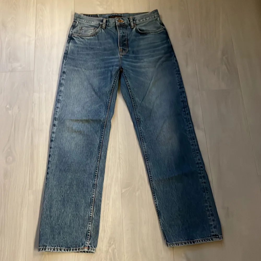 Ett par riktigt feta jeans ifrån nudie i nyskick och storlek W30 L32. Nypris på dessa ligger på 1600kr. Jeans & Byxor.