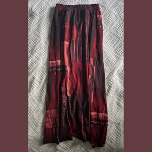 Vintage maxikjol - Fin unik maxikjol som är vintage! Svensk design💐 Mycket stretch i midjebandet  