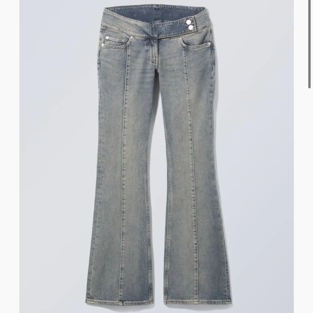 Söker dessa weekday millenial jeans i storlek 24/25/26 och i längd 32💕Kontakta mig om du har eller vet något som säljer.. Jeans & Byxor.