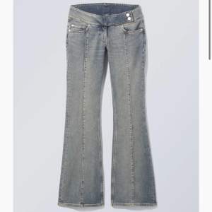 Söker dessa weekday millenial jeans i storlek 24/25/26 och i längd 32💕Kontakta mig om du har eller vet något som säljer.