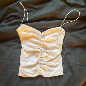 zara linne - SÅÅÅ fint zara linne som tyvärr aldrig kommit till användning😔 Sitter så snyggt på och passar till allt🫶🏼