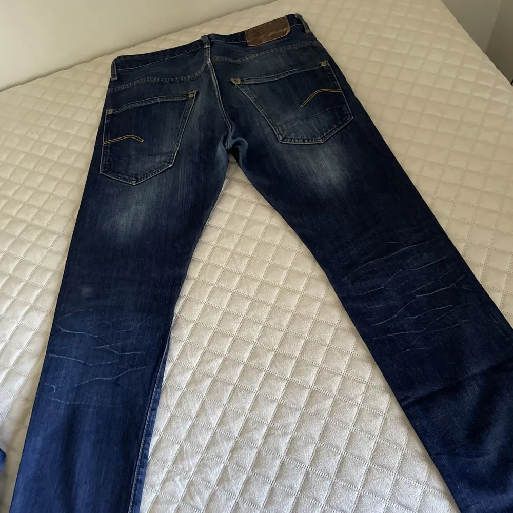 Säljer ett par G-star jeans  Storlek - Midja: 31 & Längd: 34. Jeans & Byxor.