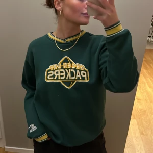 Vintage hoddie - Super cool collegetröja. Står ingen storlek men massa alltifrån xs-l.