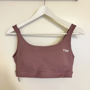 ICIW topp - Sport-BH från ICIW! 🏋🏼‍♀️I modellen Nimble 😁 Väldigt fint skick då den knappt är använd. 