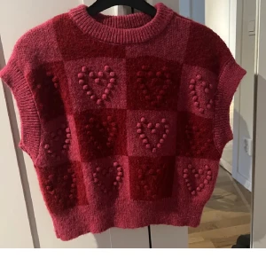 Väst Zara - Superfin väst från Zara. Kommer tyvärr ej till användning. Storlek S. Hör av dig privat för mer frågor, bilder! ❤