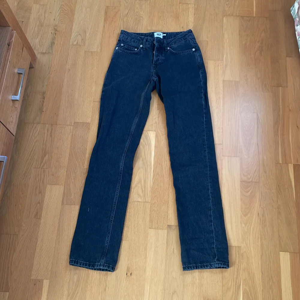Säljer dessa jeans från lager 157, för små för mig, knappt använda. Skriv ifall frågor uppstår. . Jeans & Byxor.