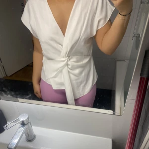 Blus Zara - Tyvärr för stor för mig, super fint skick ser ej använd ut överhuvudtaget 