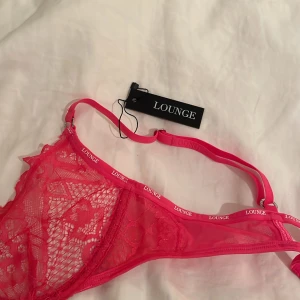 Spets bh - Jättefin spets bh från Lounge (oanvänd) säljer pga kommer inte till användning! Ord pris ca 400kr mitt pris 150kr+frakt❤️‍🔥