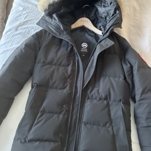 Canada Goose  - Canada Goose carson svart i storlek S som även kan passa M.