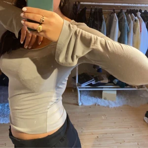 Topp - Hej!✨säker min fina gröna topp från Gina då den inte kommer till användning🥰 skick 6/10