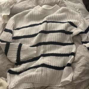 Sommrig Hoodie  - I storlek S från Lager 157 🩶