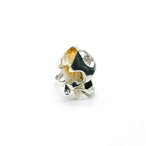 Shattered ring made of Sterling silver 925 with golden citrine crystal. One of the Shattered dreams collection, explore the store for more items.  Size: 21  Size adjustments available   Handmade in Stockholm, Sweden