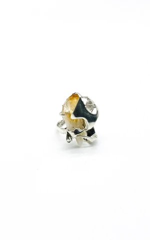 Shattered ring in silver 925 Citrine crystal - Shattered ring made of Sterling silver 925 with golden citrine crystal. One of the Shattered dreams collection, explore the store for more items.  Size: 21  Size adjustments available   Handmade in Stockholm, Sweden