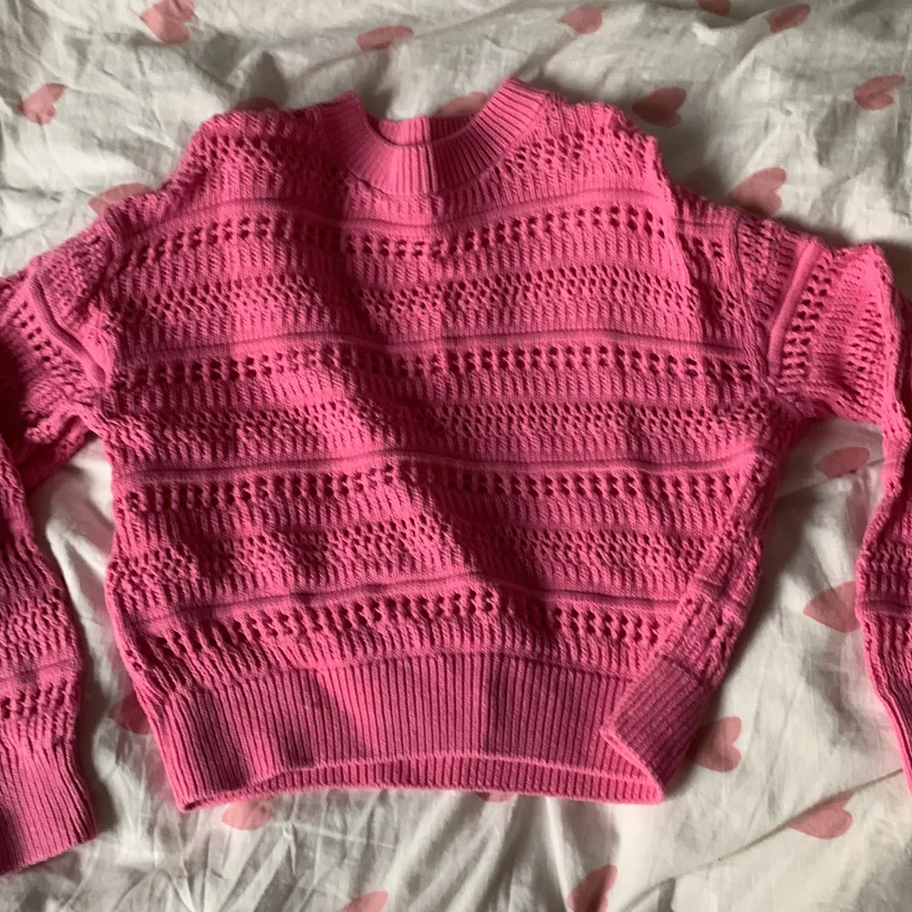 säljer den här rosa stickade tröjan för att den inte kommer till användning | barn storlek. Stickat.