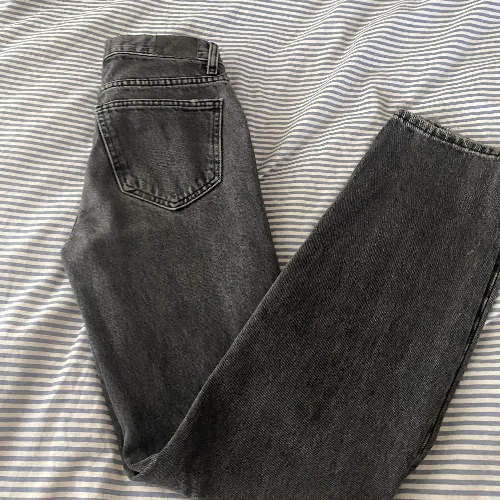 Snygga jeans från Gina har använt dom några gånger men kommer inte till användning . Jeans & Byxor.