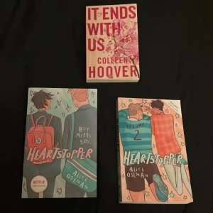 Böcker - Heartstopper och It ends with us. Om du inte redan läst dem så borde du absolut göra det! Om du köper flera ger jag rabatt, jag säljer för 120 kr styck annars.
