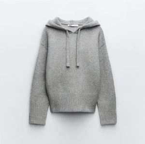 Stickad zara hoodie  - Jätte fin stickad hoodie som är helt slutsåld från Zara, den är använd 2 gånger. 🫶🫶fri frakt 