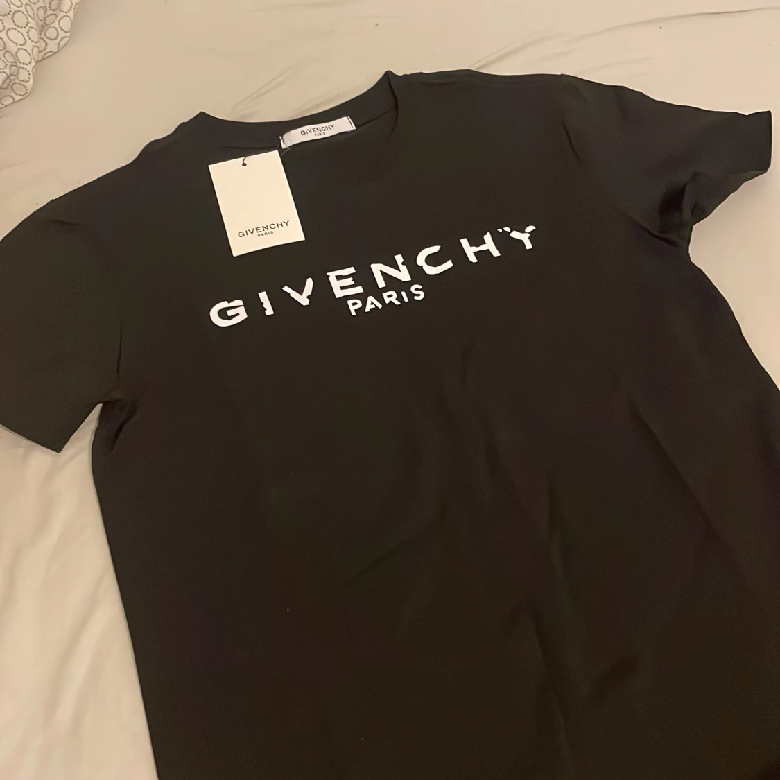 Givenchy T-shirt svart har inte rört den - 91