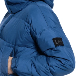 Lee puffer jacket - Säljer denna underbara dunjacka från Lee. Perfekt en vanlig vinterdag eller på afterskin. Denna säljs inte längre. Nypris 1999kr mitt pris 750kr.  Jag har vanligtvis S/M men köpte denna i L för en oversize fit! Superskön och får plats med tröja under