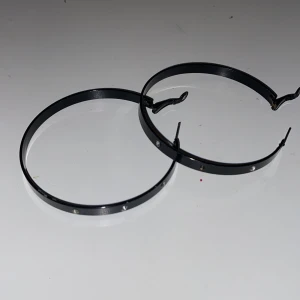 HOOPS - OBS en sten har lossnat från örhänget (sista bilden)