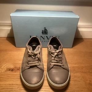 Lanvin beige - Lanvin  Storlek 8 sitter en större (passar 43) Skicka 8/10 lite små repor fram se bilder  Pris 1699  utan box 2099  + box 