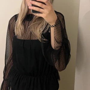 Festtopp🖤 - Säljer denna jättefina festtopp då den inte kommer till användning!!🖤 i  bra skick🖤