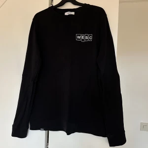 Svart tröja WESC - Svart tröja från WESC