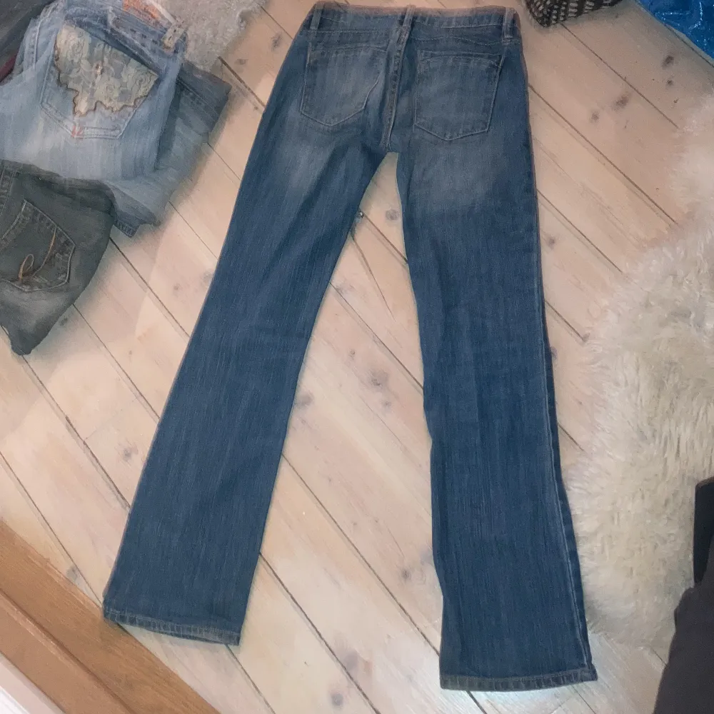 Söta jeans passar på ngn ganska kort typ 150-154. Jeans & Byxor.