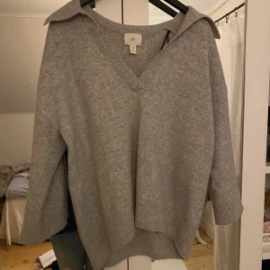 Stickad v-ringad tröja  - Superfin tröja men lite kortare ärmar och v-ringning 
