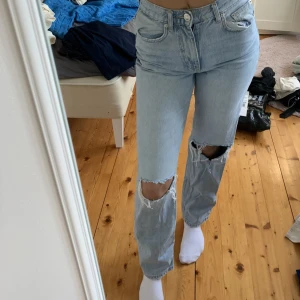 Ljusblå jeans - Ljusblå jeans från Gina Tricot, jättebra passform!